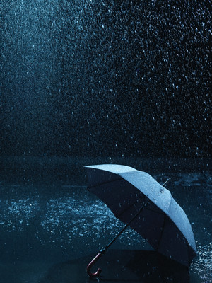 http://cuentosypoemas.com/es/wp-content/uploads/2009/02/rain-nobody-outdoors.jpg